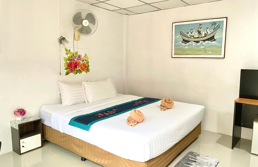 Jj Karon Beach Hotel-1