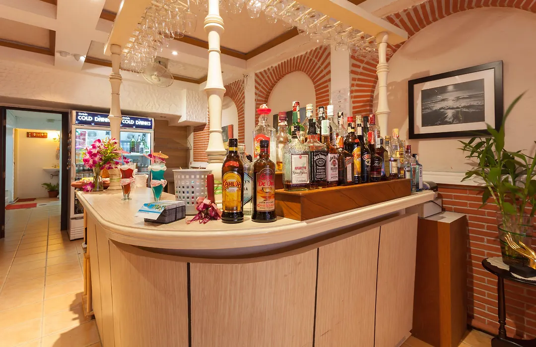 Karon Sunshine Guesthouse & Bar-1